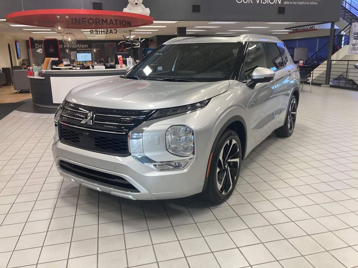 Mitsubishi Adds PHEV to 2023 Outlander Lineup