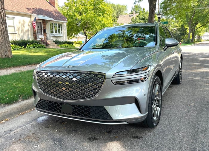 2023 Genesis Electrified GV70