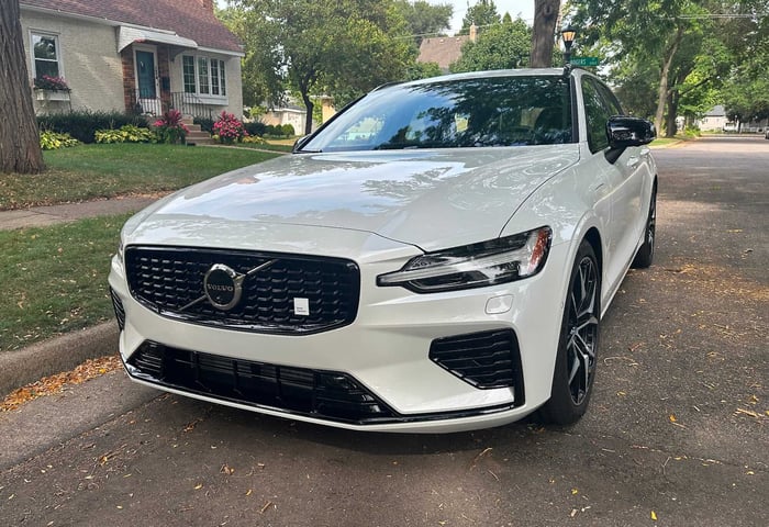 2025 Volvo V60