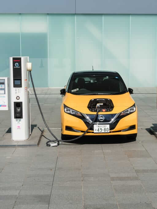 Plug-in Hybrid vs. Battery Electric Vehicles: Choosing the Right EV for You