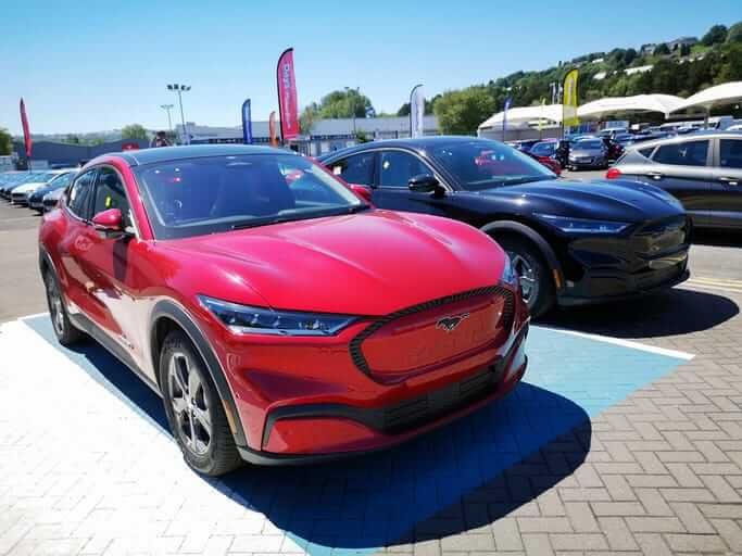 The Rise of Electric Motorcycles vs. Electric Cars: Choosing the Right EV