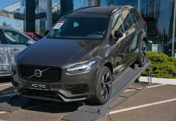 The Future of Cars: Comparing Predictions from Past Decades to Current Trends