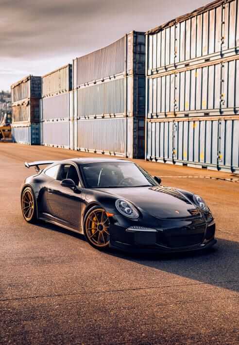 Sports Car Showdown: Porsche 911 vs. Nissan GT-R - A Tale of Two Titans