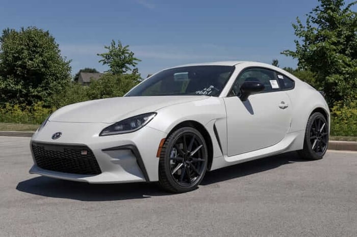 Japanese Performance Rivalry: Toyota GR86 vs. Nissan Z
