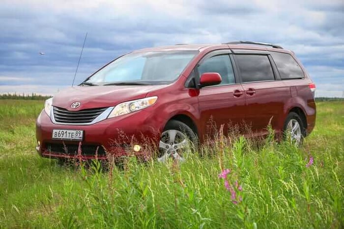 The Minivans with the Best Resale Value in Arizona