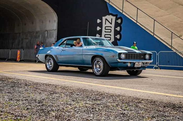 Classic Cars: Timeless Beauty and Investment Potential (1967 Ford Mustang Shelby GT500 vs. 1969 Chevrolet Camaro Z/28)