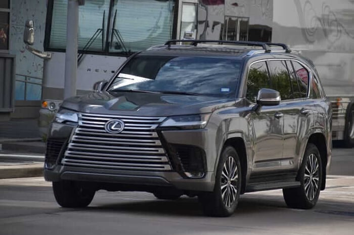 The All-New 2024 Lexus TX 550h: Luxury Meets Efficiency in a Spacious Package