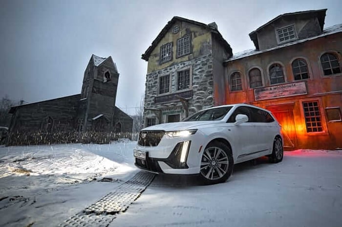 The 2024 Cadillac XT6: Embracing Luxury and Performance in a Mid-Size Package