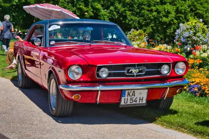 Tech Upgrades for Older Cars: Adding Modern Features to Your Classic Mustang