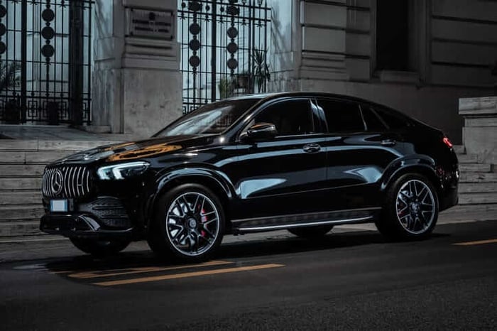 The Ultimate Showdown: Luxury Mid-Size SUV Rivalry - BMW X5 vs. Mercedes-Benz GLE