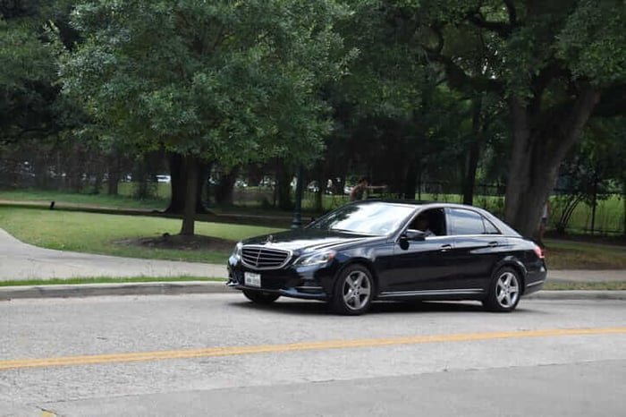 From Analog Comfort to Digital Opulence: The Evolution of Technology in the Mercedes-Benz S-Class (2000s vs. 2023)