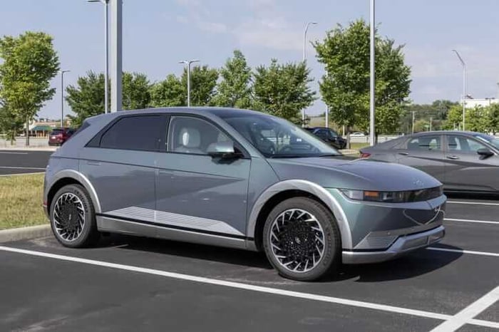 The Best Electric Cars in Arizona: A Guide for Sunny Skies and Long Roads
