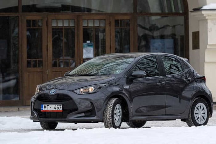 Student-Friendly Cars: Honda Fit vs. Toyota Yaris - A College Cruiser Showdown