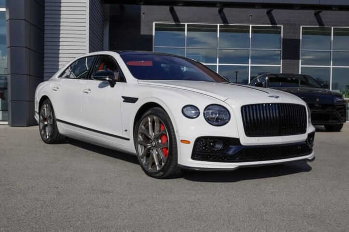 The Bentley Flying Spur Hybrid: Where Opulence Meets Efficiency