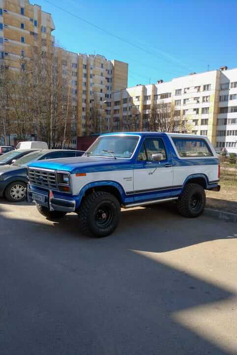 Ford Bronco II: A Compact Off-Road Companion