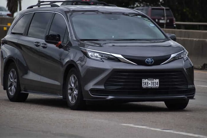 Cruising the Cornfields: Top Vans for Iowa Adventures