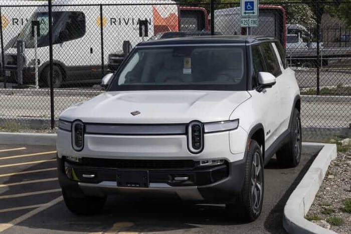 Rivian's R1S: The best selling rivian a Charging Contender in the Electric SUV Market