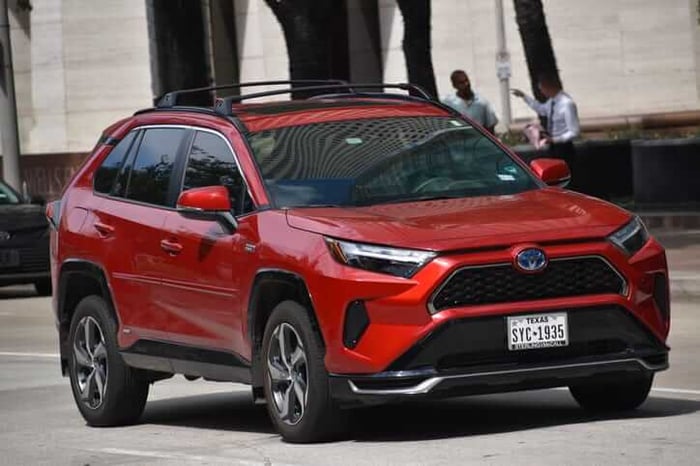 The Best Hybrid Cars for Kansas: Navigating the Road to Efficiency