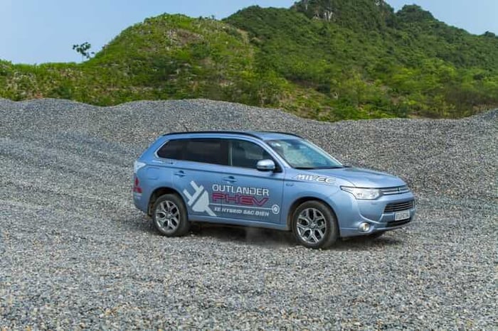 The 2024 Mitsubishi Outlander PHEV: All-Electric Power Meets Everyday Versatility