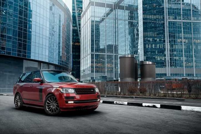 The Best Land Rover of 2021: A Tale of Two Titans