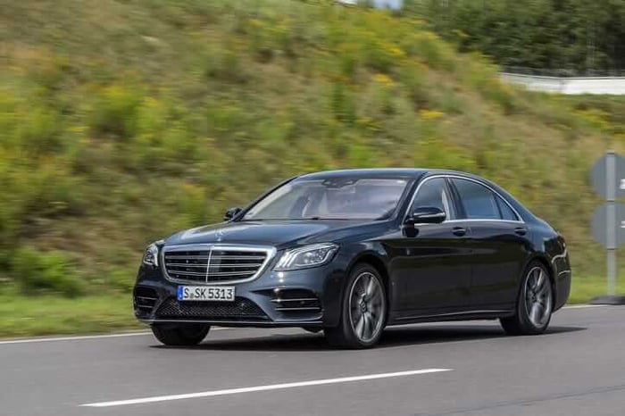The Mercedes-Benz 560: A Legacy of Luxury and Performance Across Eras