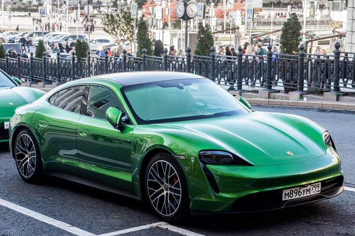 Has Porsche Redefined the Electric Car with the Porsche Taycan?