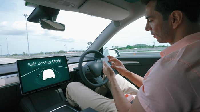 Is Your Car Actually Driving Itself? The Massive Gulf Between Level 2 Systems and True Level 5 Autonomy