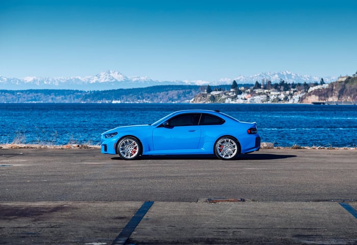 Can a digital ghost haunt an oil legend? Which is the better car, the BMW M2 or the Hyundai Ioniq 5N?