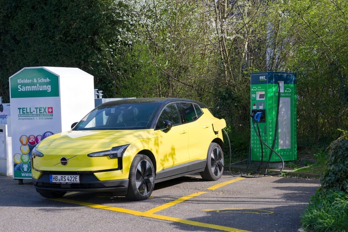 Which Electric Vehicle Reigns : Kia EV9, Hyundai Ioniq 9, or Volvo EX90?