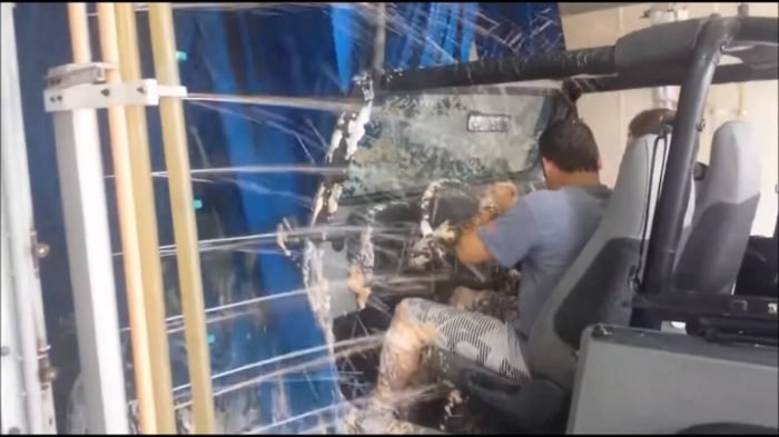 Crazy Car Wash Crash Compilation