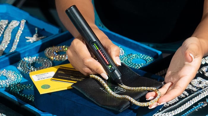 Men's Moissanite Tennis Chain: A Sparkling Trend for the Modern Gentleman