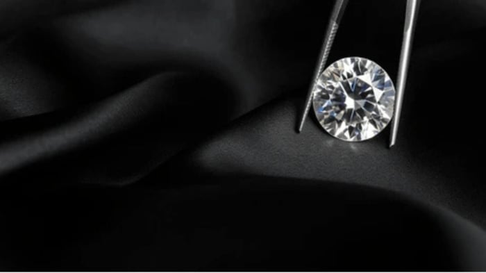 What is a Moissanite Diamond? A Comprehensive Guide to this Dazzling Gemstone