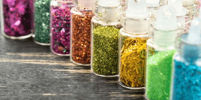 Biodegradable glitter for hair: what safer sparkle really means