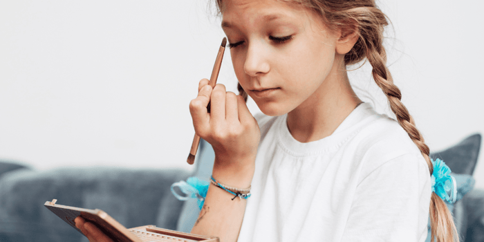 Eyeshadow for Kids: What to Know Before You Buy