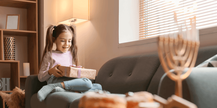 Hanukkah 2026 Gift Guide for 5-Year-Old Girls (Clean Beauty + Conscious Picks)