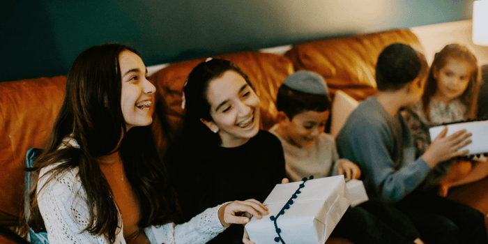 Hanukkah 2026 Gift Guide for 9-Year-Old Girls: 5 Thoughtful Picks (2 Clean Beauty, 3 Values-Aligned)