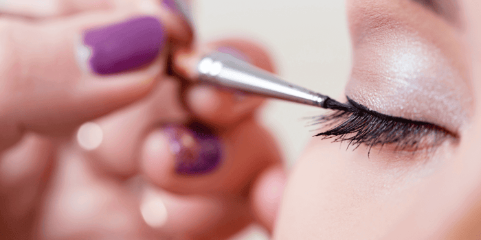 Harmful eyeliner ingredients commonly found in mainstream makeup products