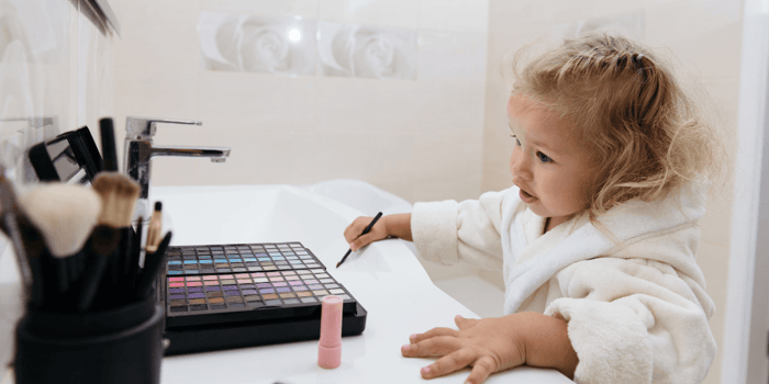How Natural Makeup Works for Kids: A Parent Guide