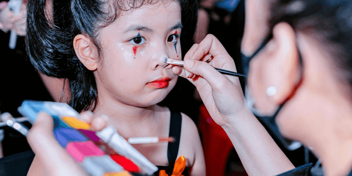 Kids Makeup Set: What to Know Before You Buy