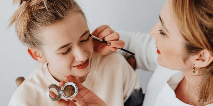 Kids Safe Makeup: Ingredients, Labels, and Safer Play