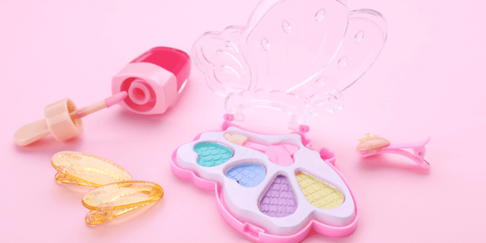 Lip gloss for kids Amazon: Ingredients Parents Should Check