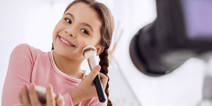 Makeup Safe for Kids: Ingredients, Labels, and Safer Play