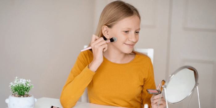 Natural Kids Makeup: Ingredients, Labels, and Safer Play