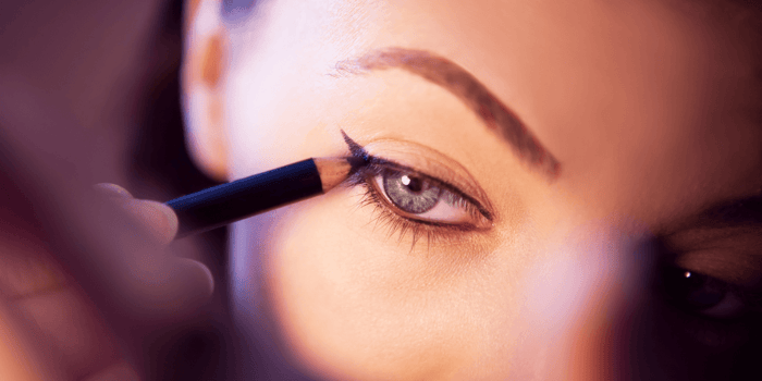 Natural makeup with eyeliner: ingredients, labels, and safer play