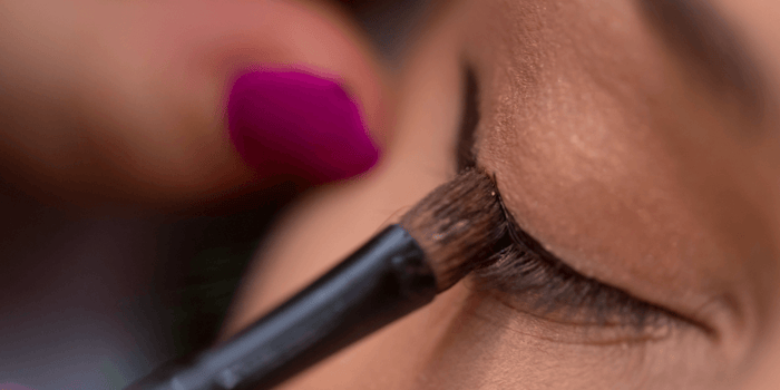 Non-toxic Kids Eyeliner vs Mainstream Eyeliner: What to Know Before You Buy