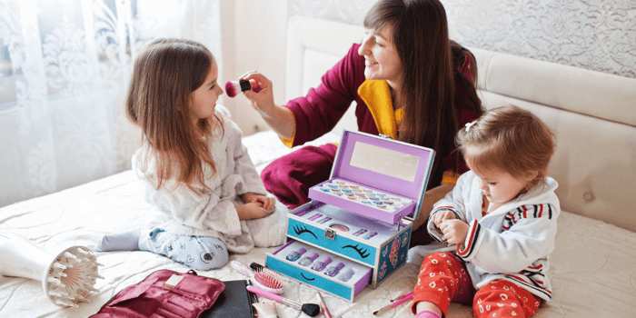mom applying daughter makeup from an organic kids makeup kit.