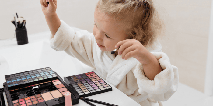 Organic makeup kit for kids: ingredients, labels, and safer play