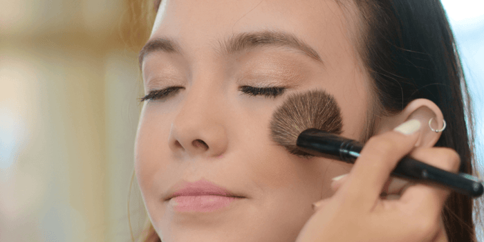 Safe Makeup Brands: Ingredients, Labels, and Safer Play