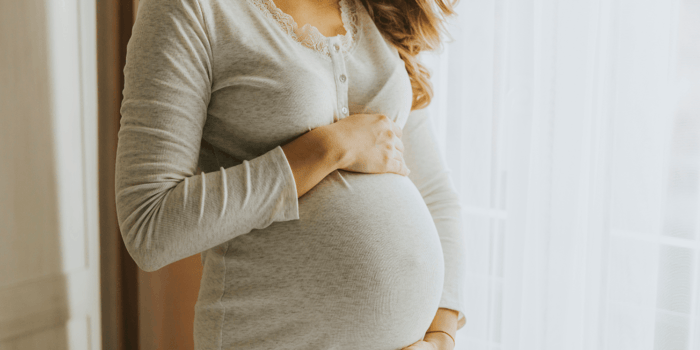 Safe Makeup for Pregnancy: Ingredients, Labels, and Safer Play
