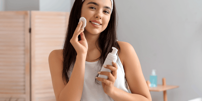 Safe Makeup Remover: Ingredients, Labels, and Safer Play